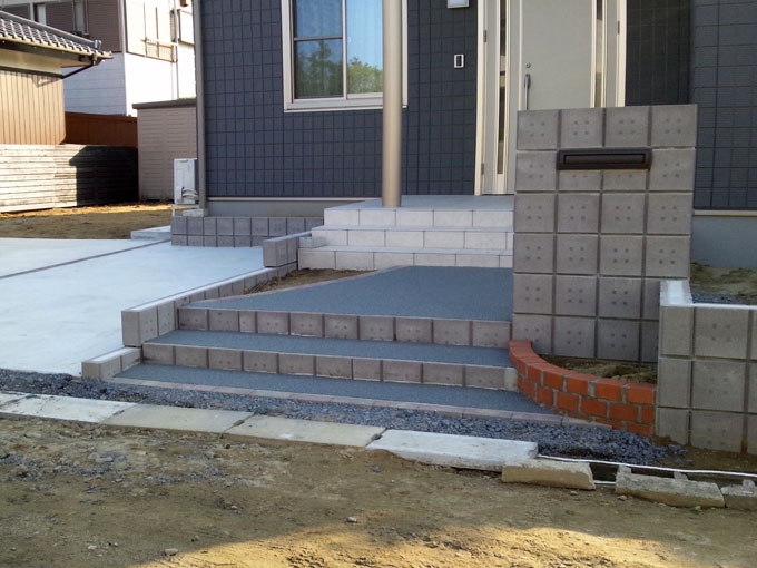 玄関アプローチにポイントをおきシンプルで低予算で完成 神栖 鹿嶋 稲敷の外構エクステリア工事プランニングワダ 玄関アプローチにポイントをおきシンプルで低予算で完成 神栖 鹿嶋 稲敷の外構エクステリア工事プランニングワダ